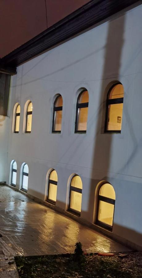 Miss Saray Apartment ซาราเยโว ภายนอก รูปภาพ