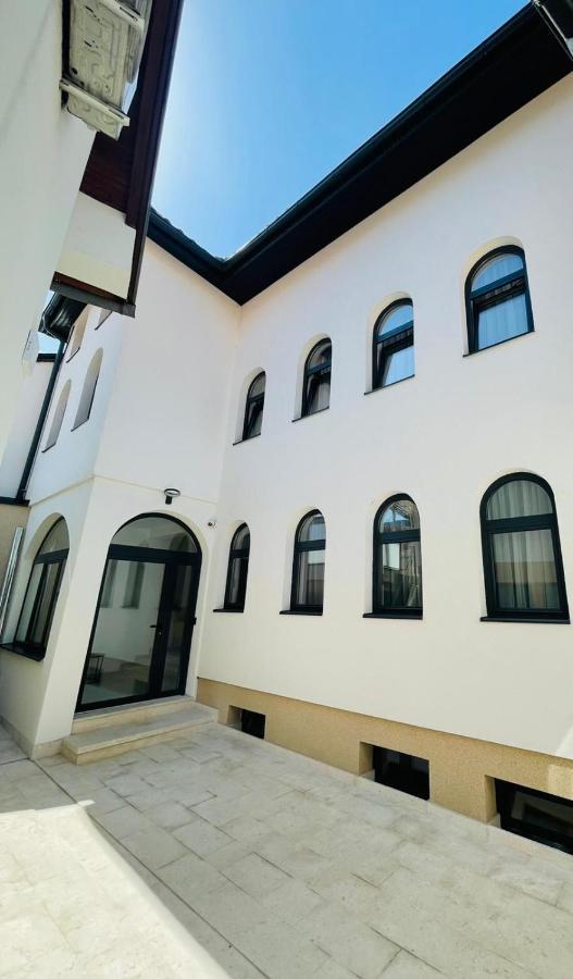 Miss Saray Apartment ซาราเยโว ภายนอก รูปภาพ