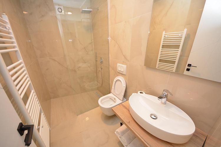 Miss Saray Apartment ซาราเยโว ภายนอก รูปภาพ